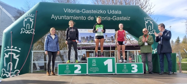 Urko Herrán y Arrate Mintegui, vencedores en la 38ª San Silvestre de Vitoria-Gasteiz3